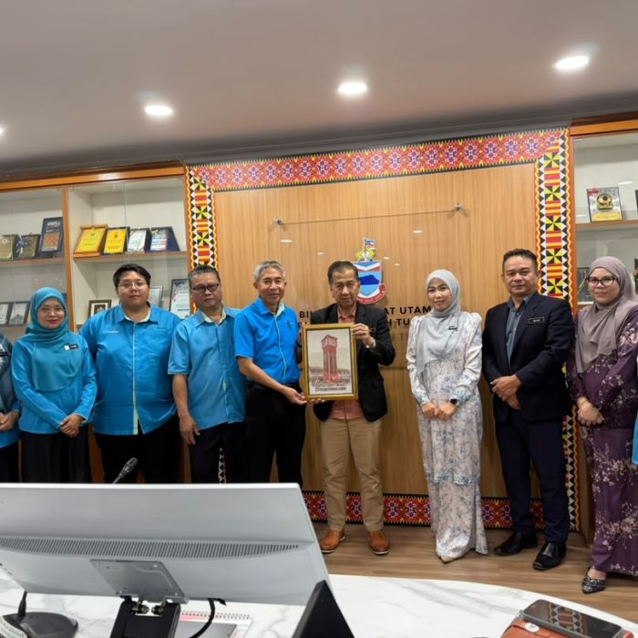 KUNJUNGAN HORMAT YAYASAN USAHA MAJU (YUM) KEPADA PEGAWAI DAERAH TUARAN